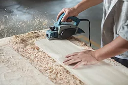 Carpintero en el trabajo